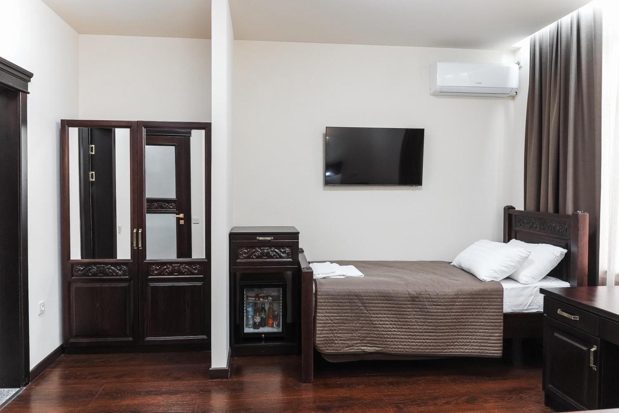 פבלודר Dvin Hotel מראה חיצוני תמונה