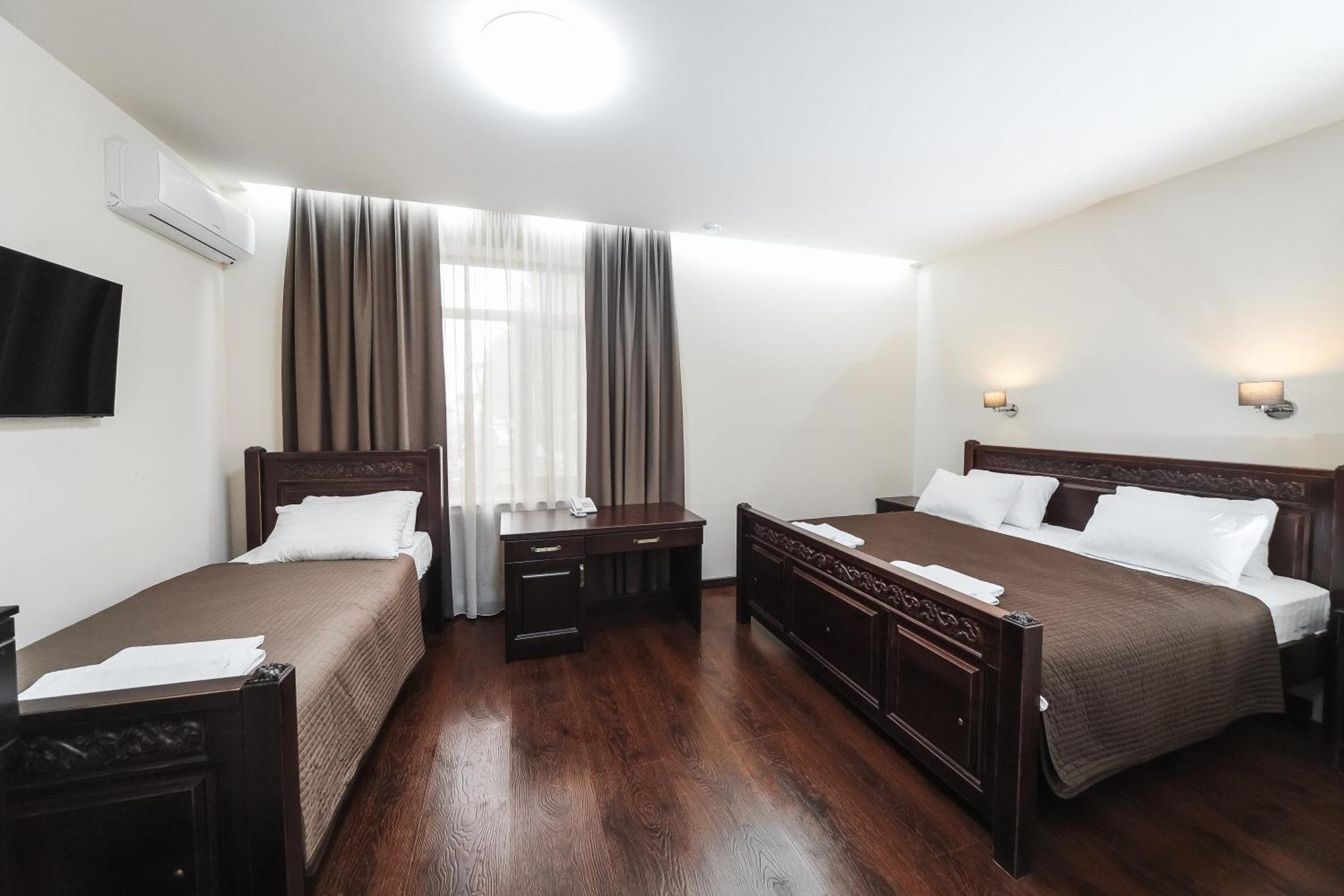 פבלודר Dvin Hotel מראה חיצוני תמונה