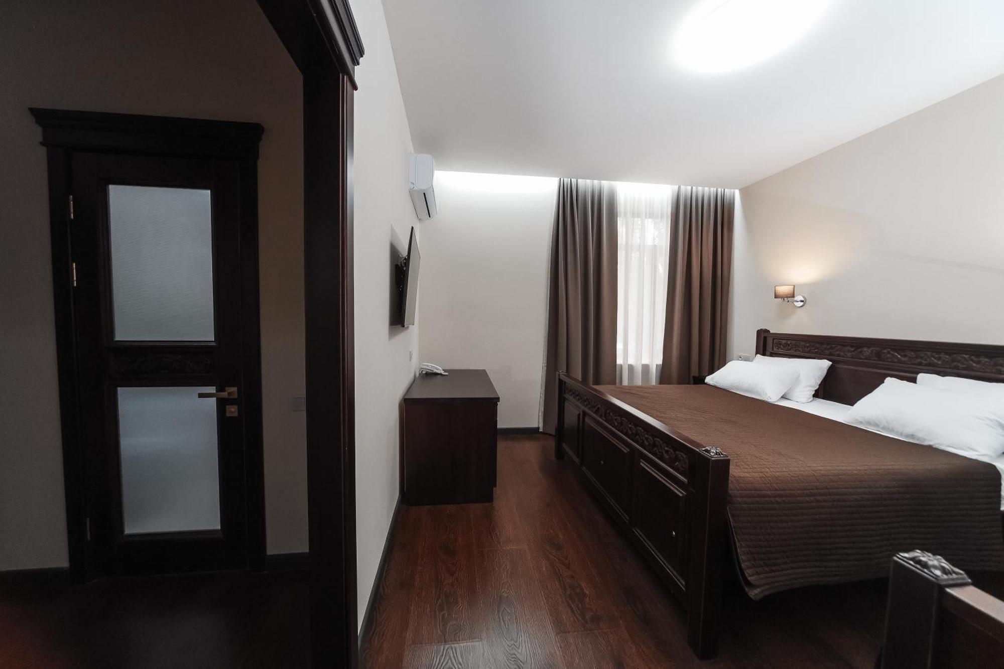 פבלודר Dvin Hotel מראה חיצוני תמונה