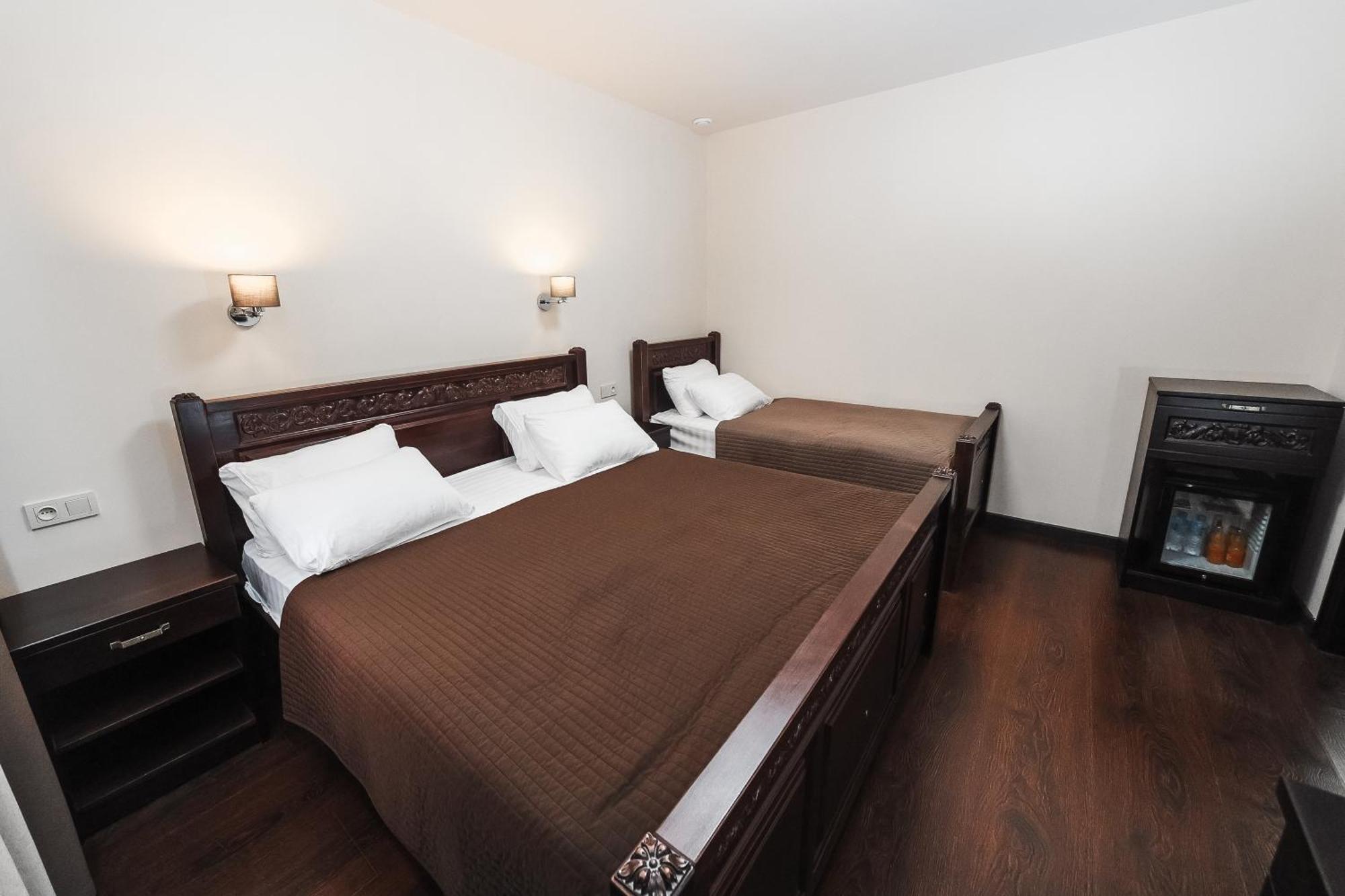פבלודר Dvin Hotel מראה חיצוני תמונה